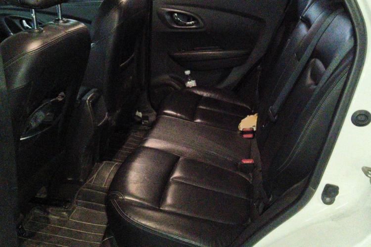 Used Renault Kadjar 2016 2.0L Two-Wheel-Drive Luxury Edition Interior 4