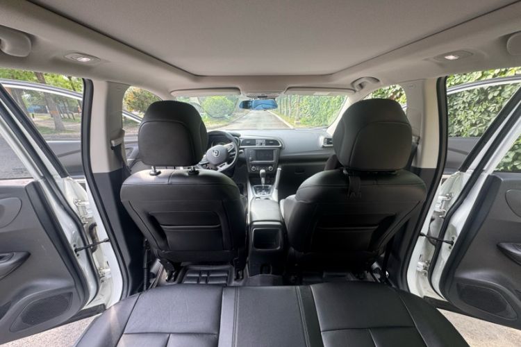 Used Renault Kadjar 2016 2.0L Two-Wheel-Drive Luxury Edition Interior 5