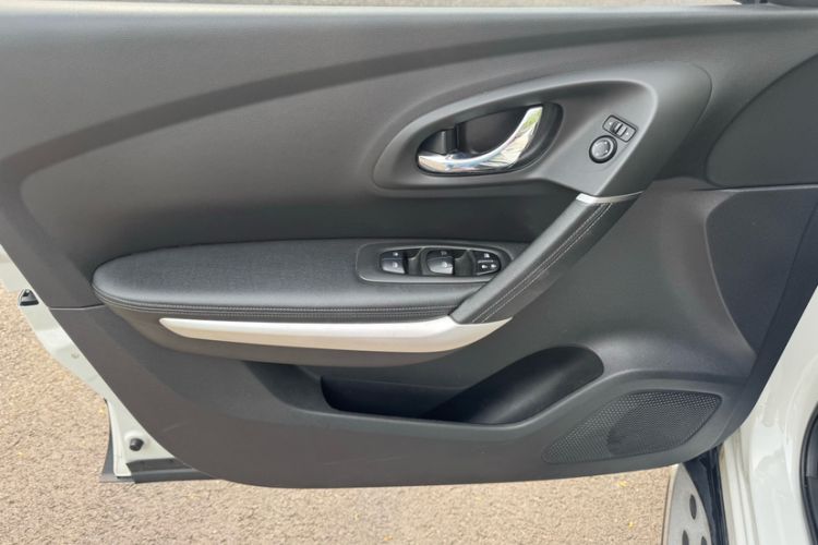 Used Renault Kadjar 2016 2.0L Two-Wheel-Drive Luxury Edition Interior 6