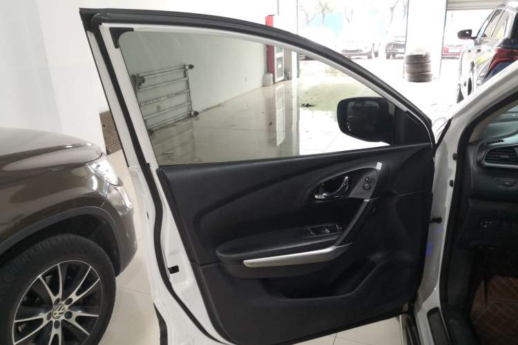 Used Renault Kadjar 2016 2.0L Two-Wheel Drive Prestige Edition Interior 7