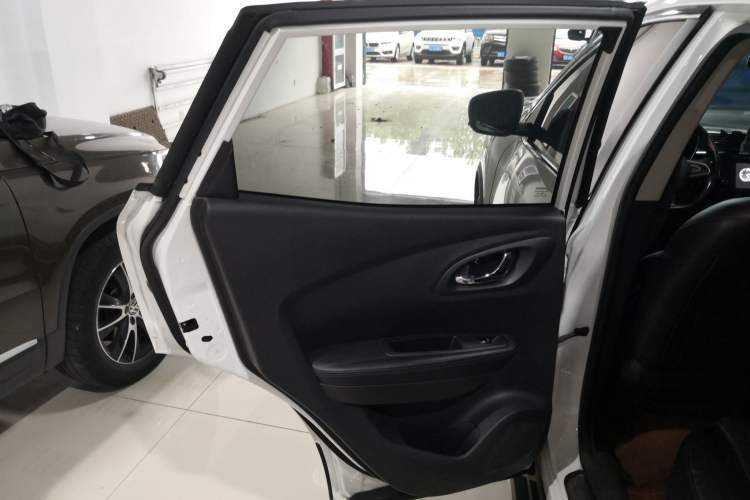 Used Renault Kadjar 2016 2.0L Two-Wheel Drive Prestige Edition Interior 8