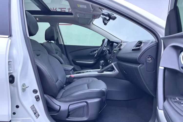 Used Renault Kadjar 2016 2.0L Two-Wheel Drive Prestige Edition Interior 8