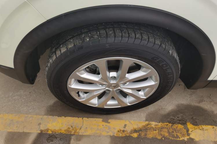 Used Renault Kadjar 2016 2.0L Two-Wheel-Drive Luxury Edition Left Front Wheel Hub