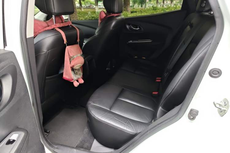 Used Renault Kadjar 2016 2.0L Two-Wheel-Drive Luxury Edition Left Rear Seat