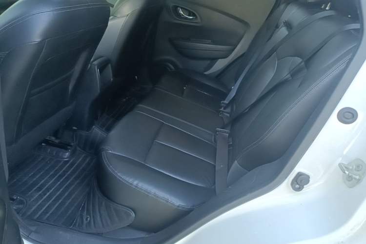 Used Renault Kadjar 2016 2.0L Two-Wheel Drive Prestige Edition Left Rear Seat