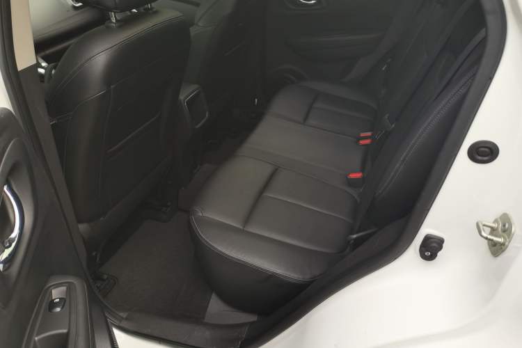 Used Renault Kadjar 2016 2.0L Two-Wheel-Drive Luxury Edition Left Rear Seat