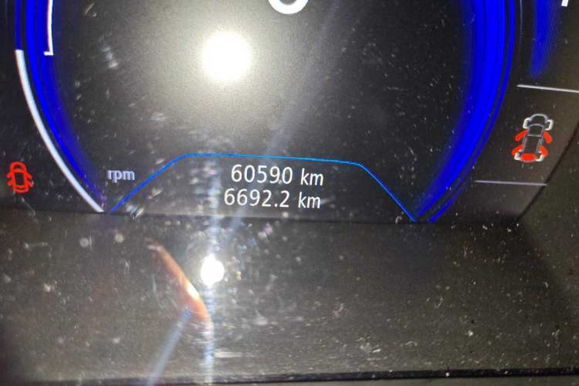 Used Renault Kadjar 2016 2.0L Four-Wheel Drive Ultimate Edition Odometer Close Up