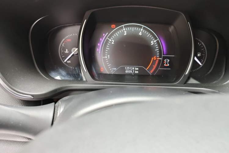 Used Renault Kadjar 2016 2.0L Two-Wheel-Drive Luxury Edition Odometer Close Up
