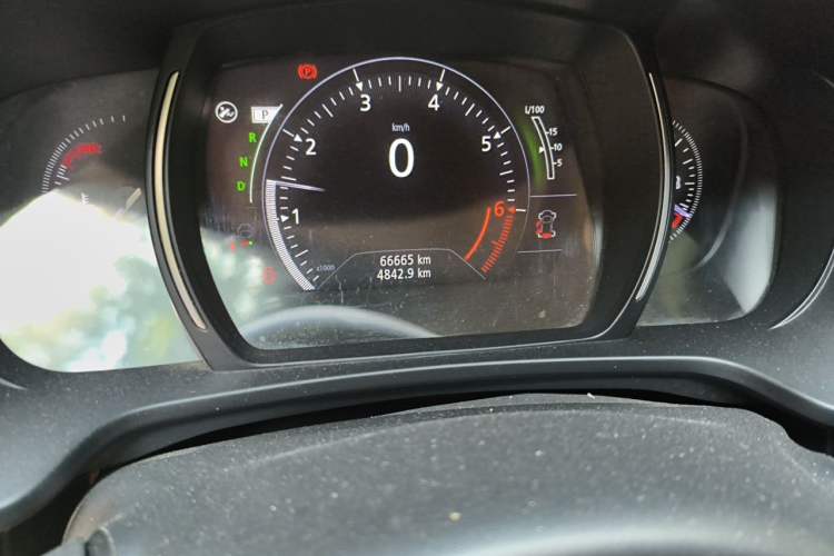 Used Renault Kadjar 2016 2.0L Two-Wheel Drive Leading Edition Odometer Close Up