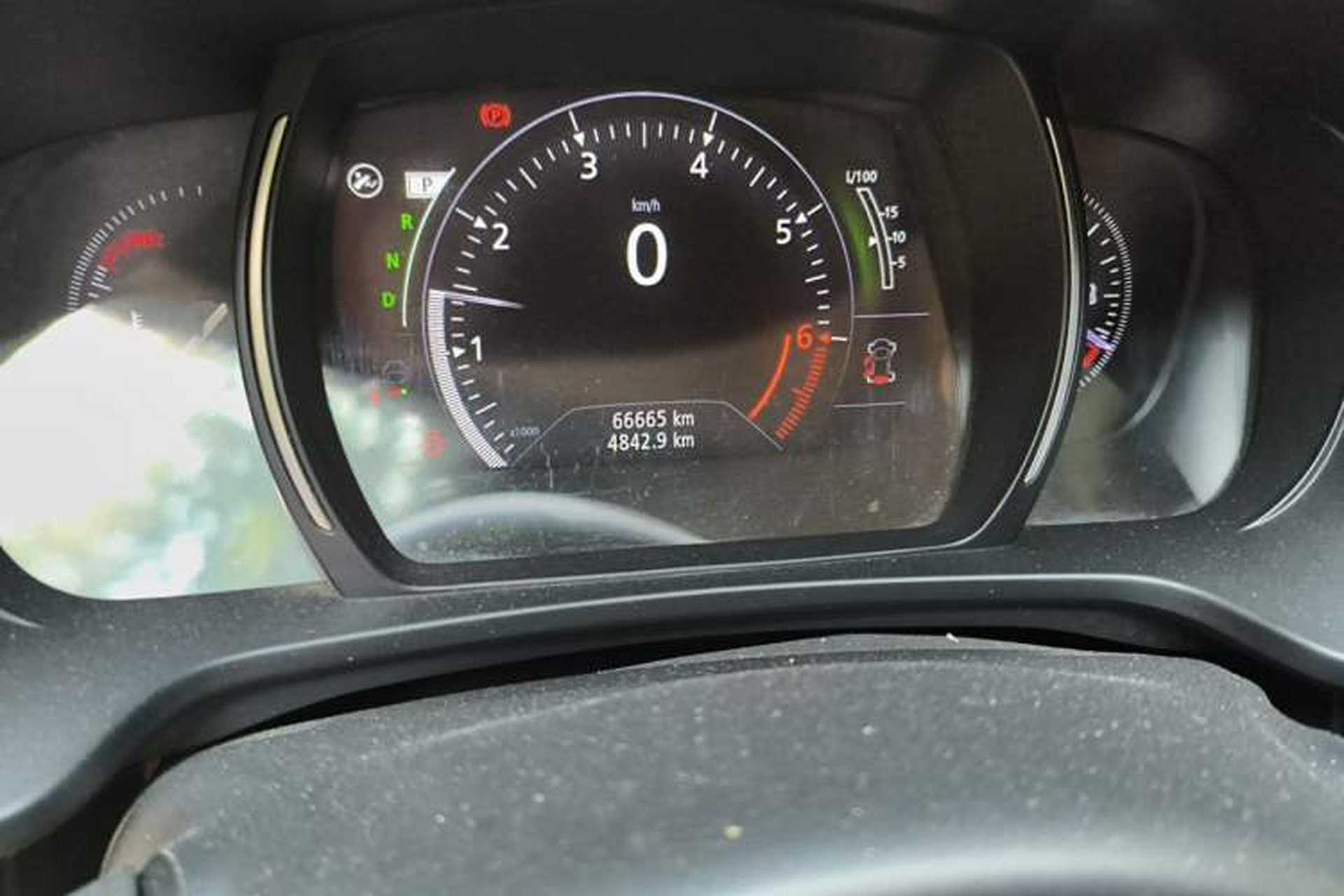 Used Renault Kadjar 2016 2.0L Two-Wheel Drive Leading Edition Odometer Close Up