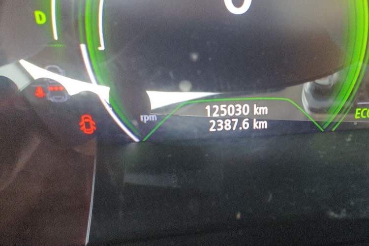 Used Renault Kadjar 2016 2.0L Two-Wheel Drive Leading Edition Odometer Close Up