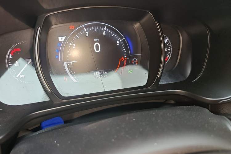Used Renault Kadjar 2016 2.0L Two-Wheel-Drive Luxury Edition Odometer Close Up