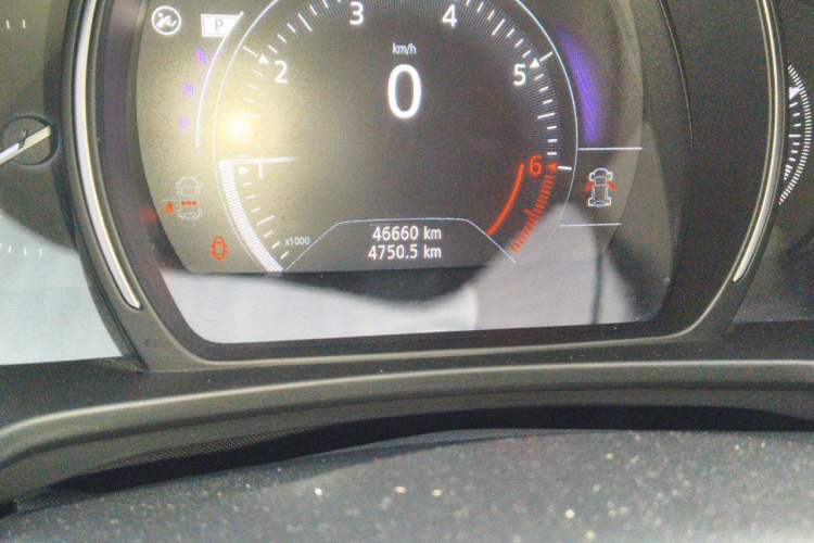 Used Renault Kadjar 2016 2.0L Two-Wheel-Drive Luxury Edition Odometer Close Up