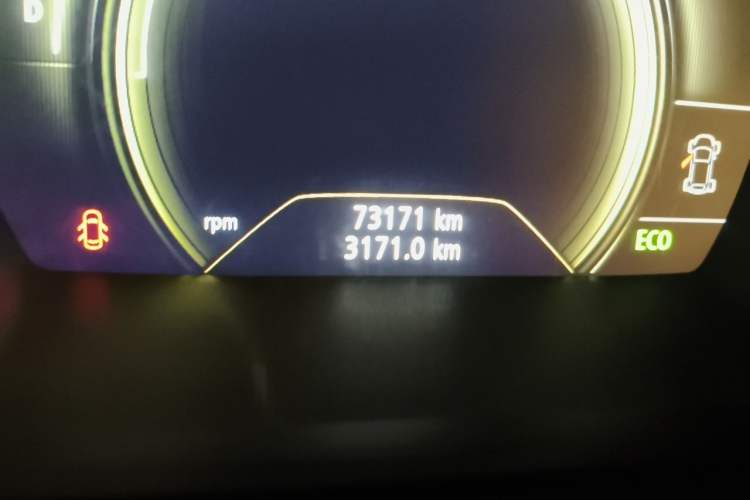 Used Renault Kadjar 2016 2.0L Two-Wheel-Drive Luxury Edition Odometer Close Up
