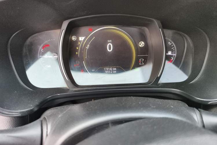 Used Renault Kadjar 2016 2.0L Two-Wheel-Drive Luxury Edition Odometer Close Up