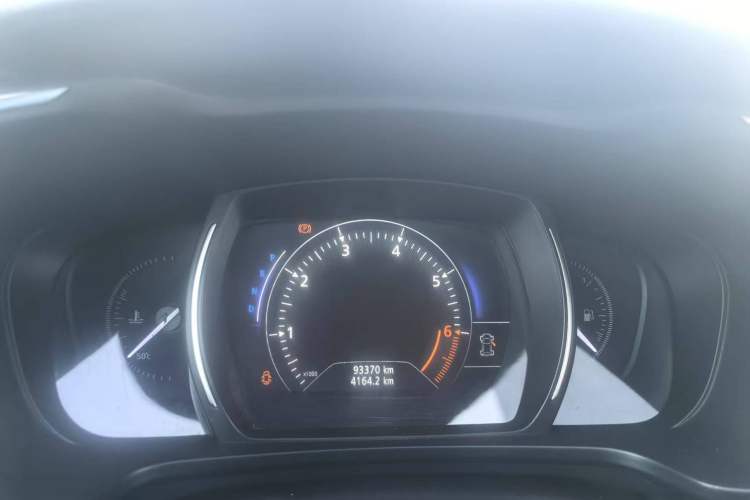 Used Renault Kadjar 2016 2.0L Two-Wheel-Drive Luxury Edition Odometer Close Up