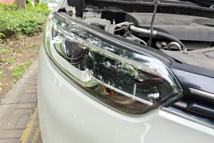 Used Renault Kadjar 2016 2.0L Two-Wheel-Drive Luxury Edition Right Front Headlight