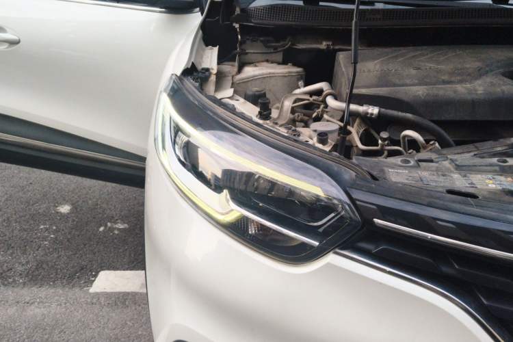 Used Renault Kadjar 2016 2.0L Two-Wheel-Drive Luxury Edition Right Front Headlight