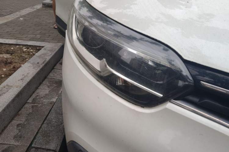 Used Renault Kadjar 2016 2.0L Two-Wheel Drive Prestige Edition Right Front Headlight