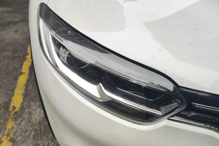Used Renault Kadjar 2016 2.0L Two-Wheel-Drive Luxury Edition Right Front Headlight