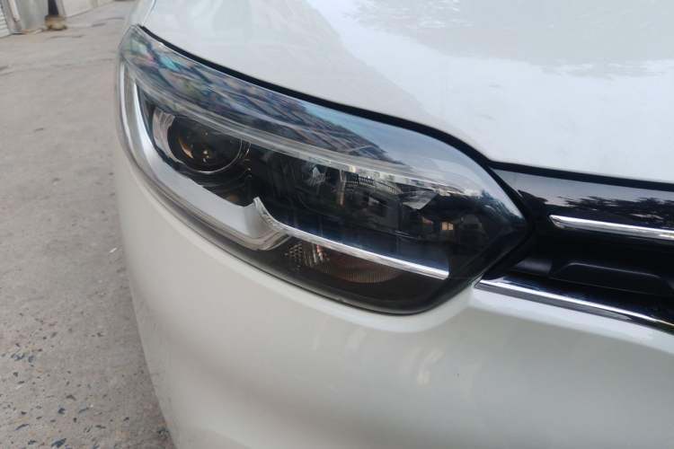 Used Renault Kadjar 2016 2.0L Two-Wheel-Drive Luxury Edition Right Front Headlight