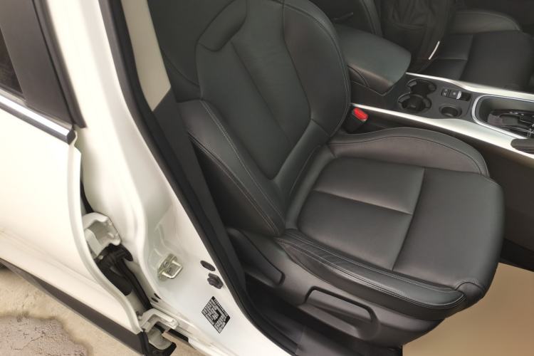 Used Renault Kadjar 2016 2.0L Two-Wheel-Drive Luxury Edition Right Front Seat