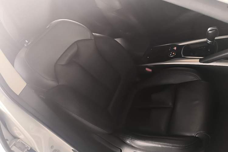Used Renault Kadjar 2016 2.0L Two-Wheel Drive Prestige Edition Right Front Seat