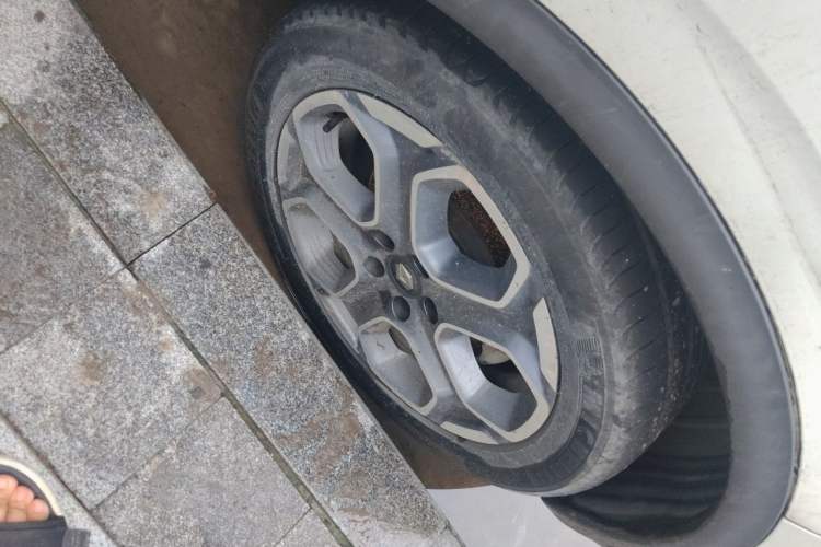 Used Renault Kadjar 2016 2.0L Two-Wheel Drive Prestige Edition Right Front Wheel Hub