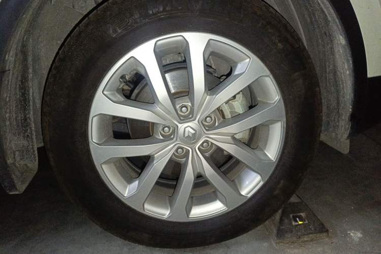 Used Renault Kadjar 2016 2.0L Two-Wheel-Drive Luxury Edition Right Front Wheel Hub