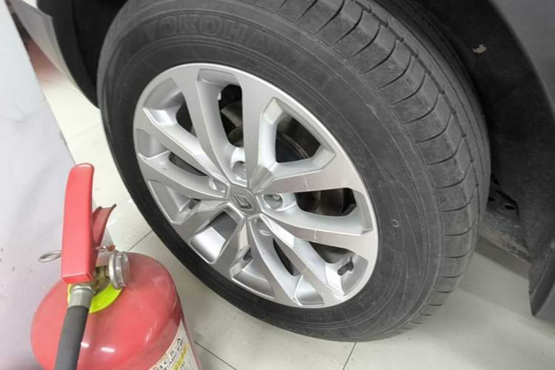 Used Renault Kadjar 2016 2.0L Two-Wheel-Drive Luxury Edition Right Rear Wheel Hub