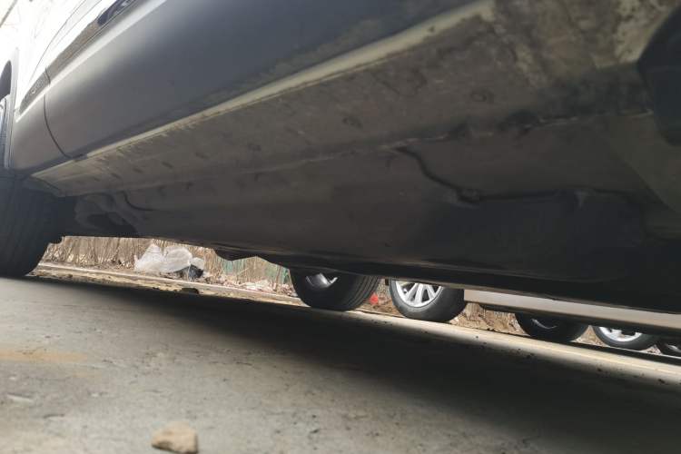 Used Renault Kadjar 2016 2.0L Two-Wheel-Drive Luxury Edition Right Side Sill