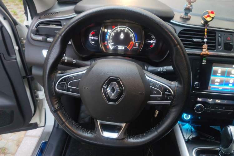 Used Renault Kadjar 2016 2.0L Two-Wheel-Drive Luxury Edition Steering Wheel
