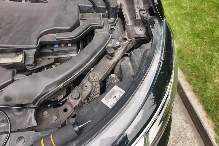 Used Renault Kadjar 2016 2.0L Two-Wheel-Drive Luxury Edition Engine Bay Left