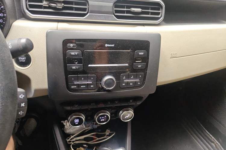 Used Renault Kadjar 2017 2.0L Four-Wheel Drive Premium Edition Audio And AC Panel