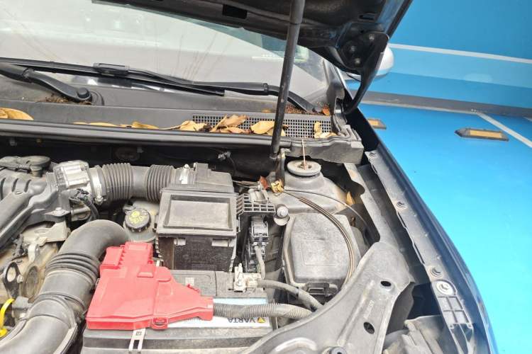 Used Renault Kadjar 2017 2.0L Four-Wheel Drive Premium Edition Engine Bay Left