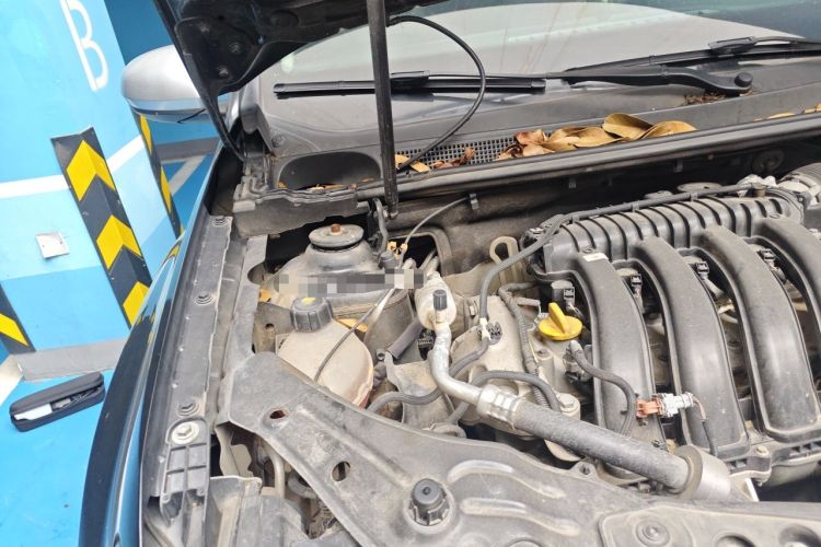 Used Renault Kadjar 2017 2.0L Four-Wheel Drive Premium Edition Engine Bay Right