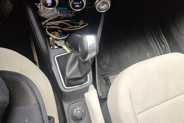 Used Renault Kadjar 2017 2.0L Four-Wheel Drive Premium Edition Gear Lever