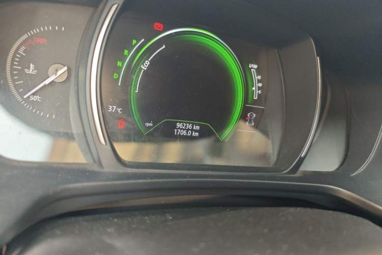Used Renault Kadjar 2017 2.0L Two-Wheel Drive Fashion Edition Odometer Close Up
