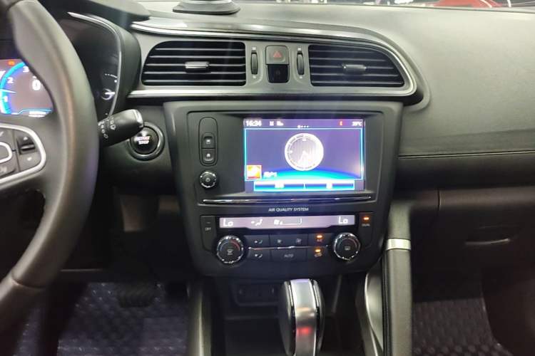 Used Renault Kadjar 2017 2.0L Two-Wheel Drive Luxury Edition Audio And AC Panel