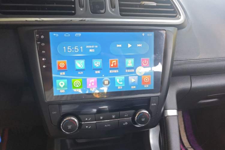 Used Renault Kadjar 2017 2.0L Two-Wheel Drive Comfort Edition Audio And AC Panel