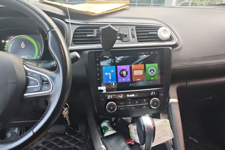 Used Renault Kadjar 2017 2.0L Two-Wheel Drive Comfort Edition Audio And AC Panel