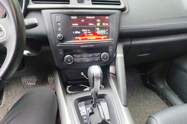 Used Renault Kadjar 2017 2.0L Two-Wheel-Drive Leading Edition Audio And AC Panel