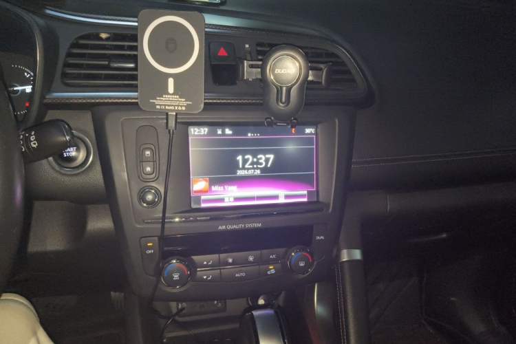 Used Renault Kadjar 2017 2.0L Two-Wheel Drive Luxury Edition Audio And AC Panel