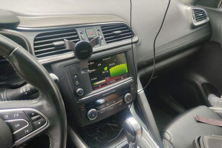 Used Renault Kadjar 2017 2.0L Two-Wheel-Drive Leading Edition Audio And AC Panel