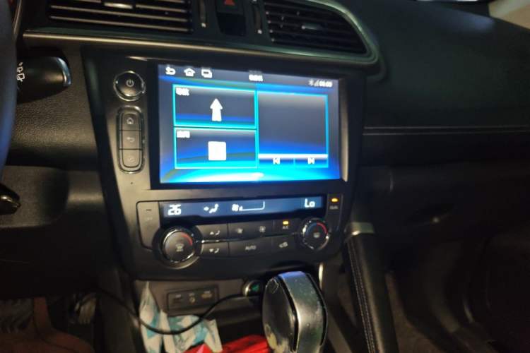 Used Renault Kadjar 2017 2.0L Two-Wheel Drive Comfort Edition Audio And AC Panel