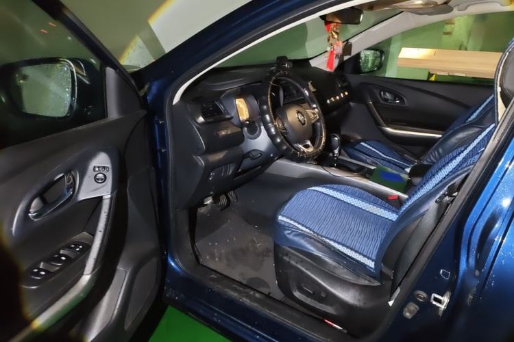 Used Renault Kadjar 2017 2.0L Two-Wheel Drive Luxury Edition Driver Seat