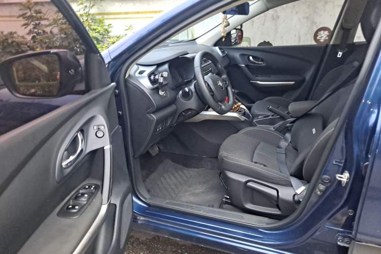 Used Renault Kadjar 2017 2.0L Two-Wheel Drive Fashion Edition Driver Seat
