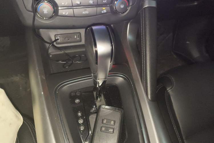 Used Renault Kadjar 2017 2.0L Two-Wheel Drive Luxury Edition Gear Lever