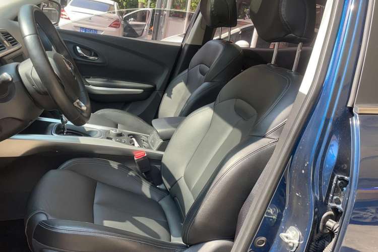 Used Renault Kadjar 2017 2.0L Two-Wheel Drive Luxury Edition Interior 3