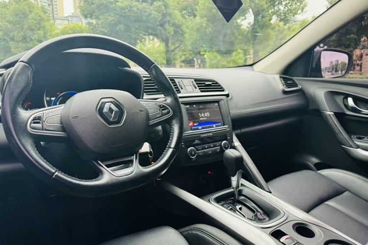 Used Renault Kadjar 2017 2.0L Two-Wheel-Drive Leading Edition Interior 3